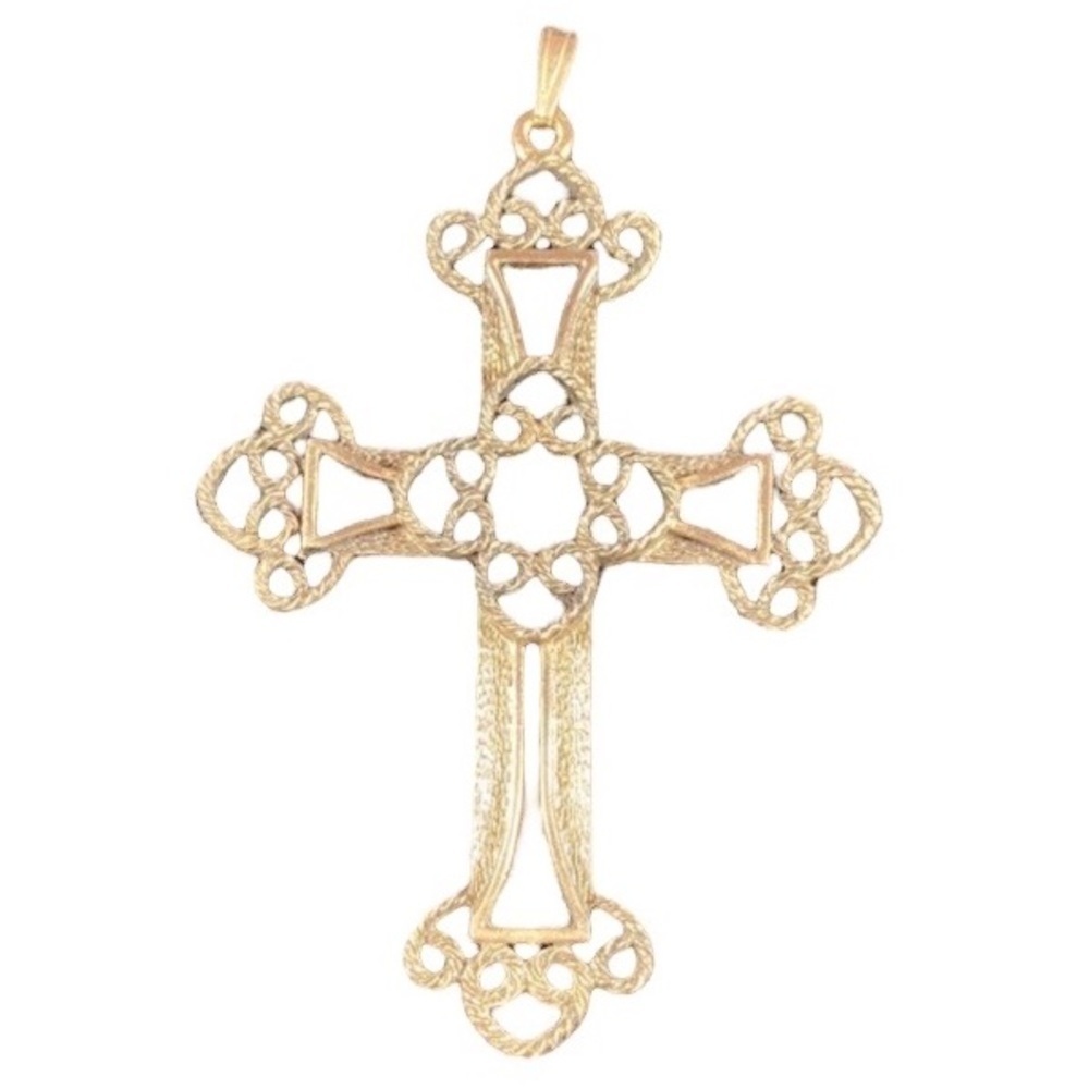 Sarah Coventry Ltd Edition 1973 Victorian/Gothic Ornate Cross pendant.‎